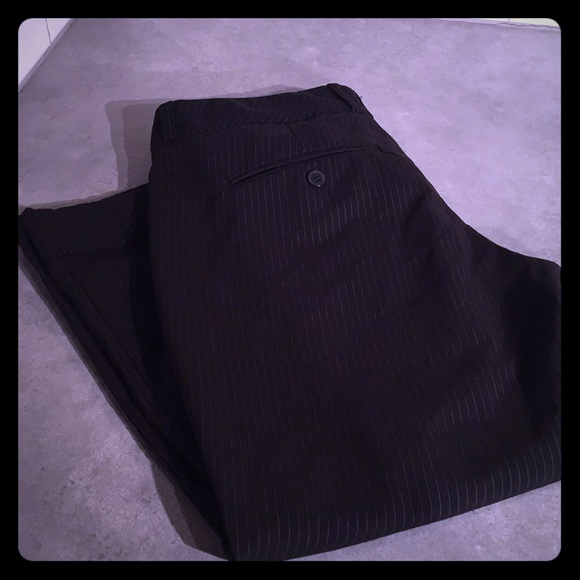 New York & Company size 4 black pinstriped Capri - Picture 1 of 3